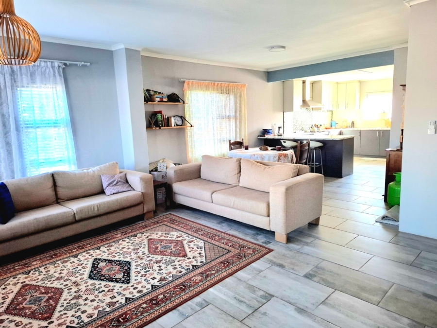 4 Bedroom Property for Sale in Oakdale Western Cape